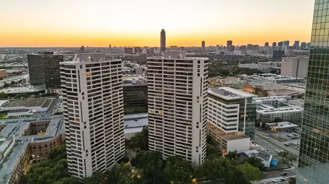 15 Greenway Plaza 10g Houston TX 77046