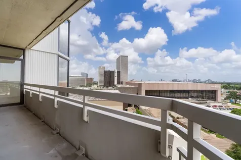 15 Greenway Plaza 10g Houston TX 77046