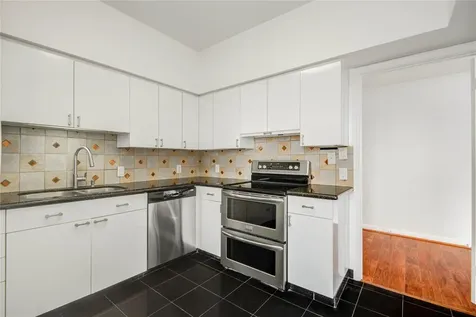 15 Greenway Plaza 10g Houston TX 77046