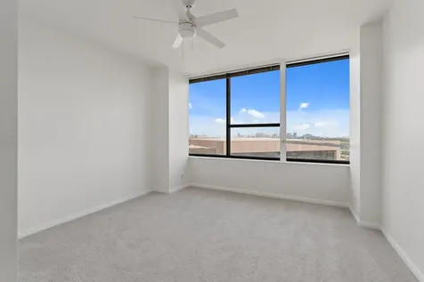 15 Greenway Plaza 10g Houston TX 77046