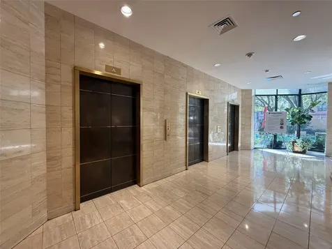 15 Greenway Plaza 10g Houston TX 77046