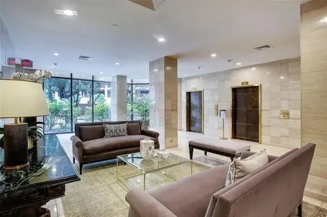 15 Greenway Plaza 10g Houston TX 77046