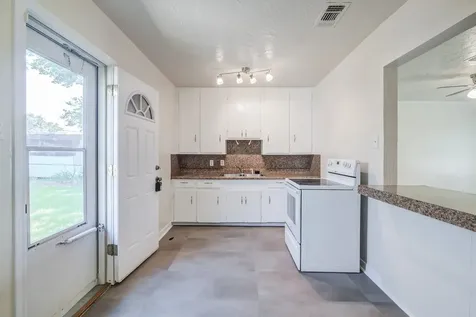 2206 15th Avenue N Texas City TX 77590