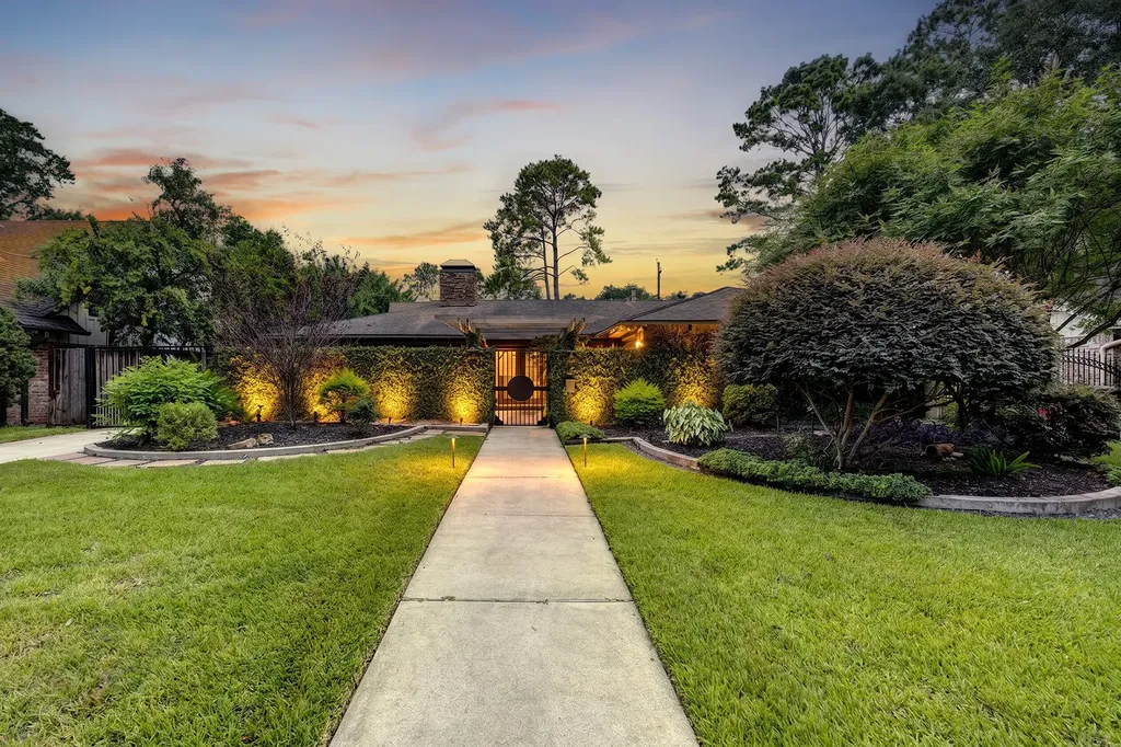 10034 Meadow Lake Lane Houston TX 77042