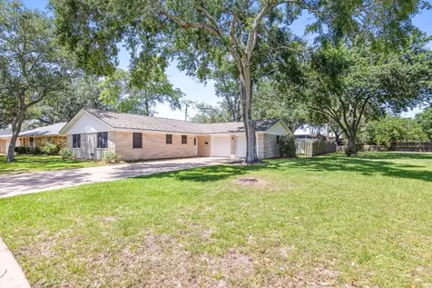 3010 Lamar Circle El Campo TX 77437