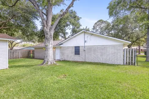 3010 Lamar Circle El Campo TX 77437