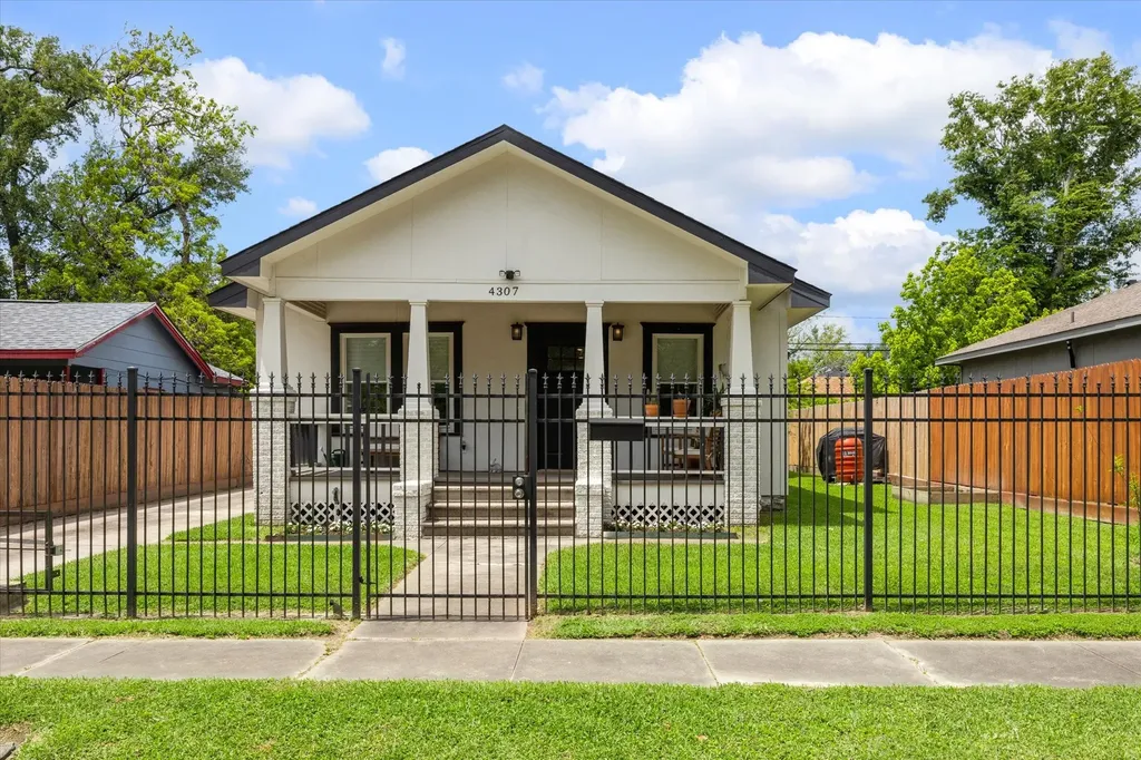 4307 Beggs Street Houston TX 77009