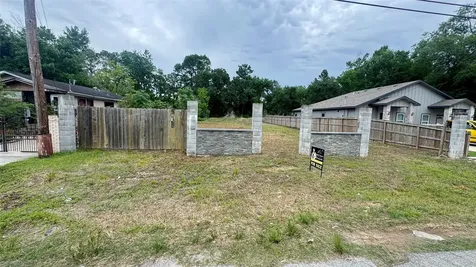 9016 Sherburne Street Houston TX 77016