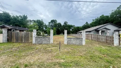 9016 Sherburne Street Houston TX 77016