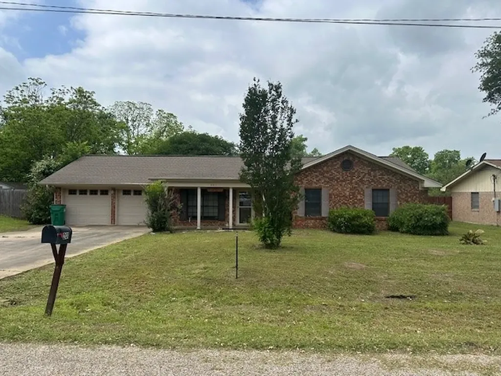 201 Heath Avenue Madisonville TX 77864