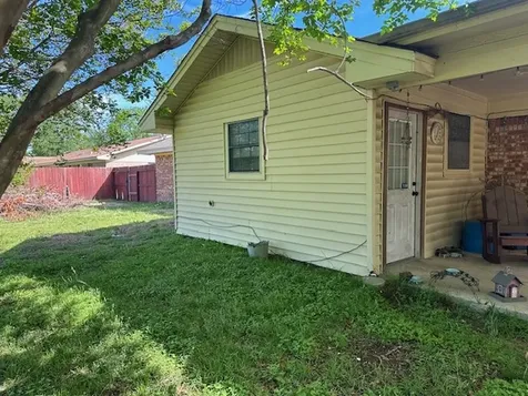 201 Heath Avenue Madisonville TX 77864