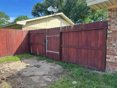 201 Heath Avenue Madisonville TX 77864