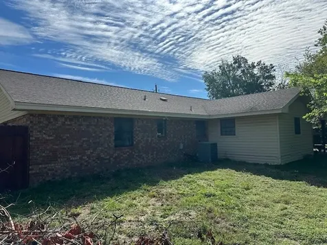 201 Heath Avenue Madisonville TX 77864