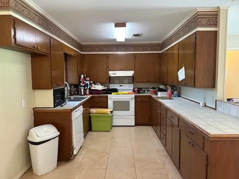 201 Heath Avenue Madisonville TX 77864
