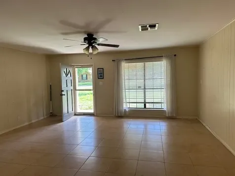 201 Heath Avenue Madisonville TX 77864