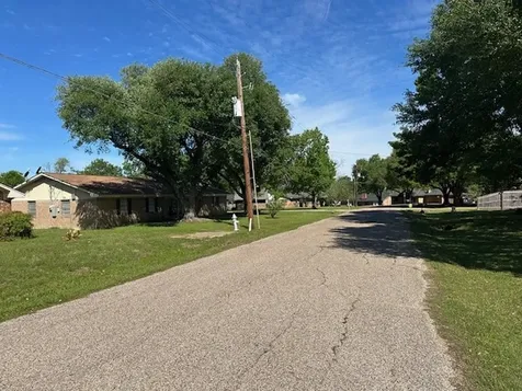 201 Heath Avenue Madisonville TX 77864