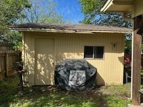 201 Heath Avenue Madisonville TX 77864