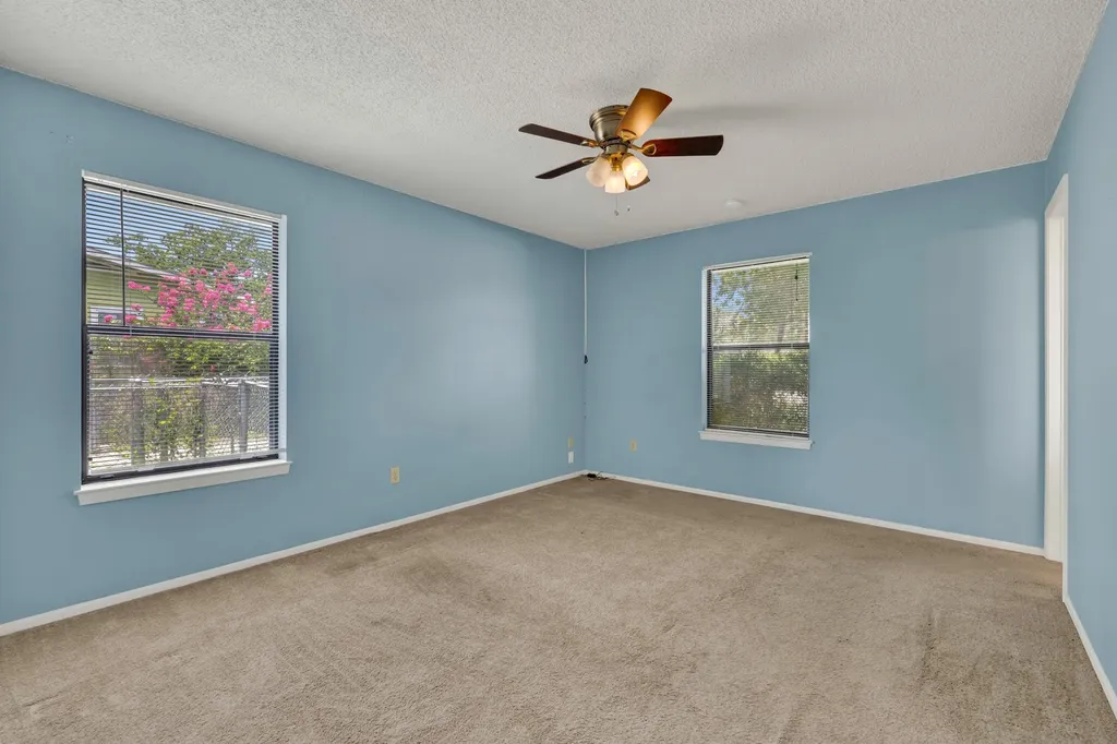 1302 S Mesquite Avenue New Braunfels TX 78130