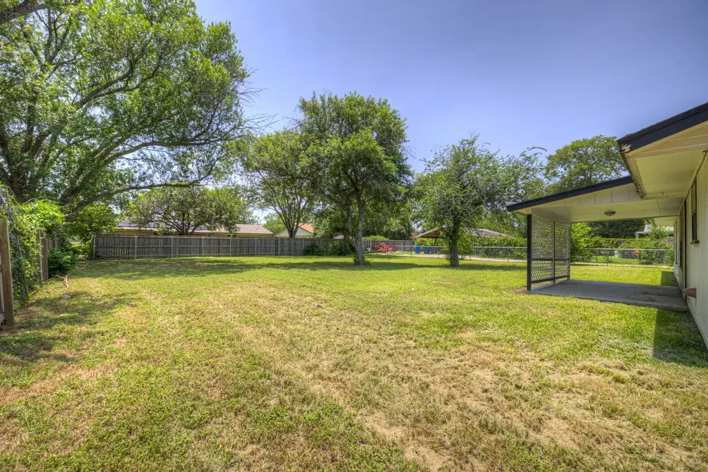 1302 S Mesquite Avenue New Braunfels TX 78130