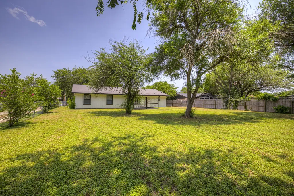 1302 S Mesquite Avenue New Braunfels TX 78130