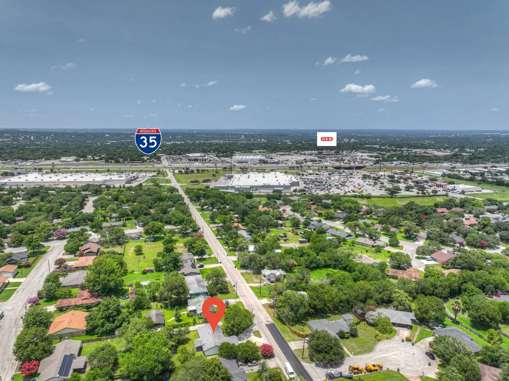 1302 S Mesquite Avenue New Braunfels TX 78130