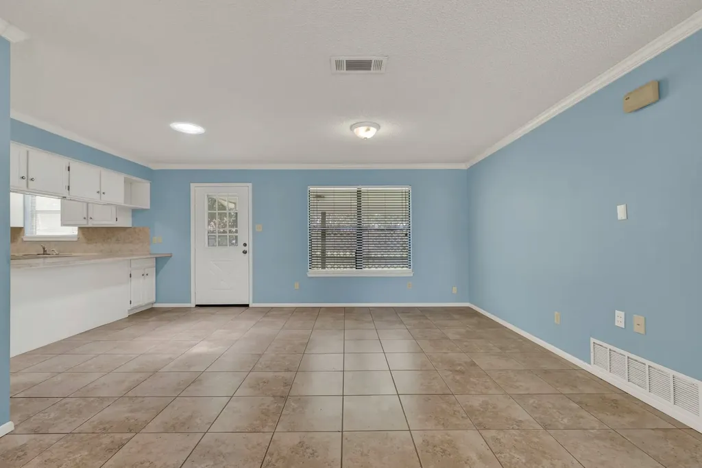 1302 S Mesquite Avenue New Braunfels TX 78130
