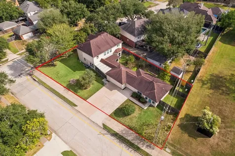 702 Huntercrest Street El Lago TX 77586