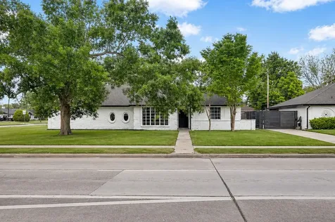 10603 Hillcroft Avenue Houston TX 77096