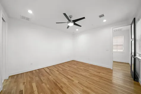 5343 Larkin Street Houston TX 77007