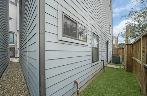 961 Saint Augustine Street Houston TX 77023