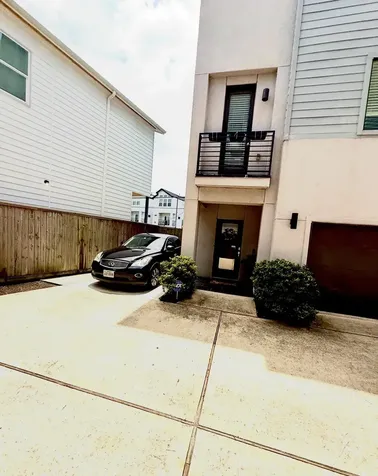 961 Saint Augustine Street Houston TX 77023