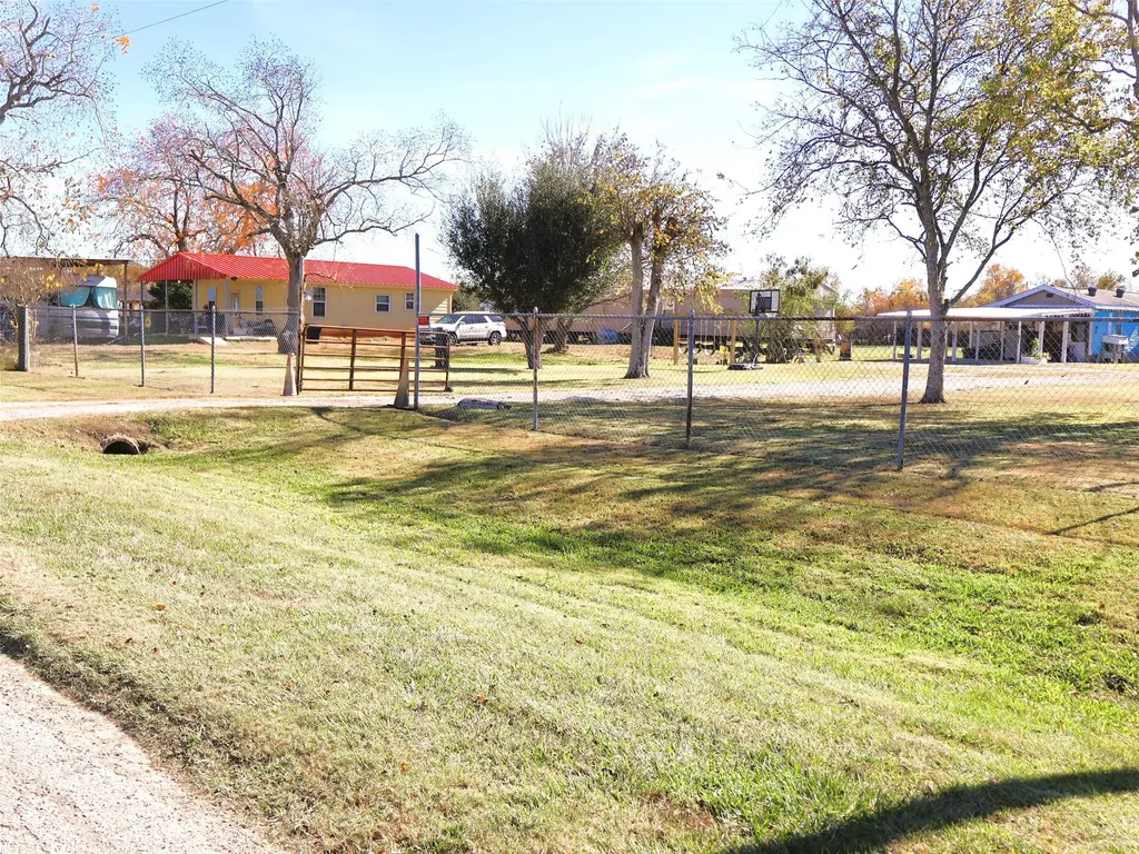 634 S Paloma Drive Rosharon TX 77583