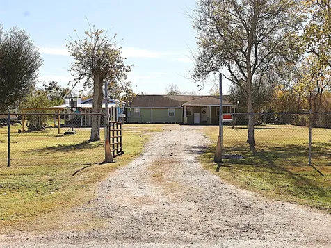 634 S Paloma Drive Rosharon TX 77583