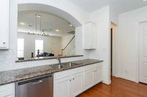 9120 Lakes At 610 Drive Houston TX 77054