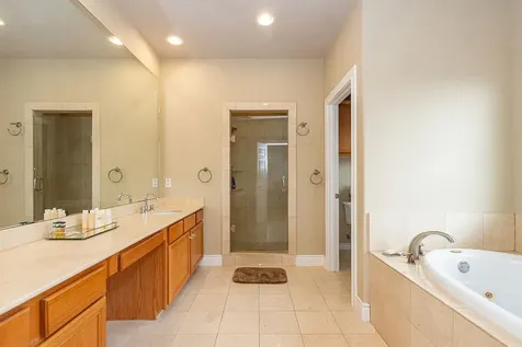 9120 Lakes At 610 Drive Houston TX 77054