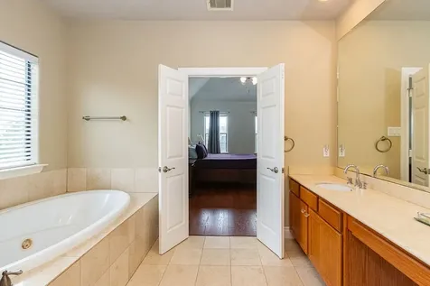9120 Lakes At 610 Drive Houston TX 77054