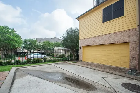 9120 Lakes At 610 Drive Houston TX 77054