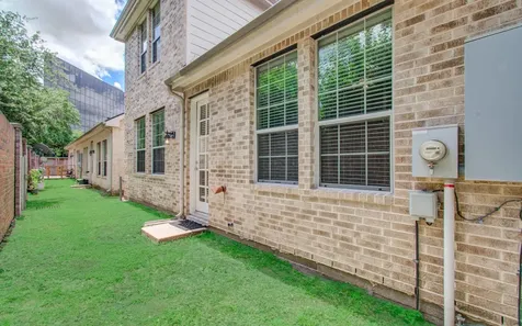 3211 Holly Crossing Drive Houston TX 77042