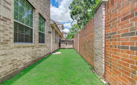 3211 Holly Crossing Drive Houston TX 77042