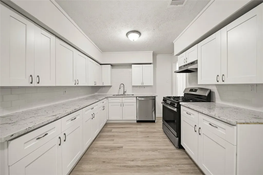 2942 Knotty Oaks Trail Houston TX 77045
