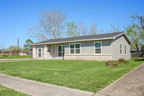 2942 Knotty Oaks Trail Houston TX 77045