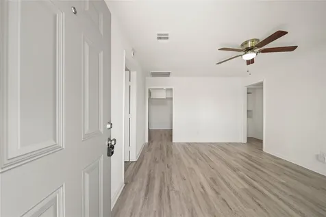 2942 Knotty Oaks Trail Houston TX 77045