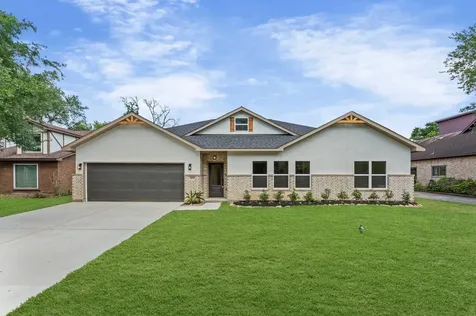 1618 Lake Bluff Drive El Lago TX 77586