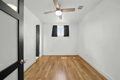 5345 Larkin Street Houston TX 77007
