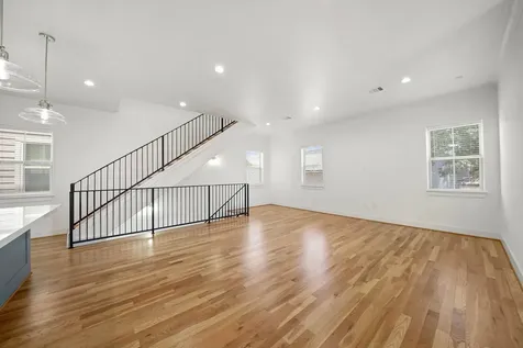 5345 Larkin Street Houston TX 77007