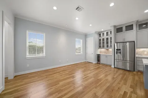 5345 Larkin Street Houston TX 77007