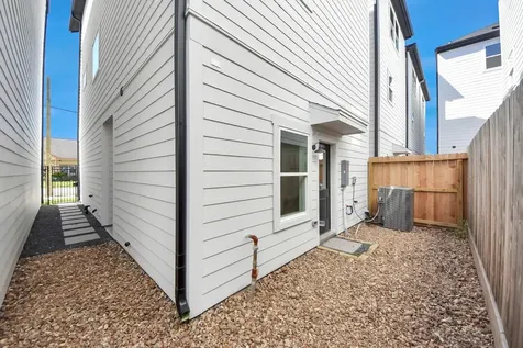 1207 Cavalcade Street A Houston TX 77009