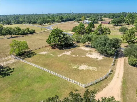 145 Camilla Circle Bellville TX 77418