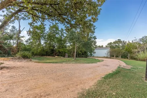 145 Camilla Circle Bellville TX 77418