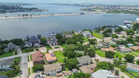 5723 Stewart Avenue Galveston TX 77551